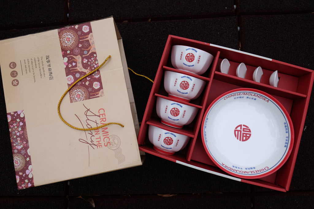 Chinese Ceramic Tableware Gift Set – 4 Rice Bowls, 1 Large Serving Bowl & 4 Spoons – “Happy Fortune” Red Symbol Design